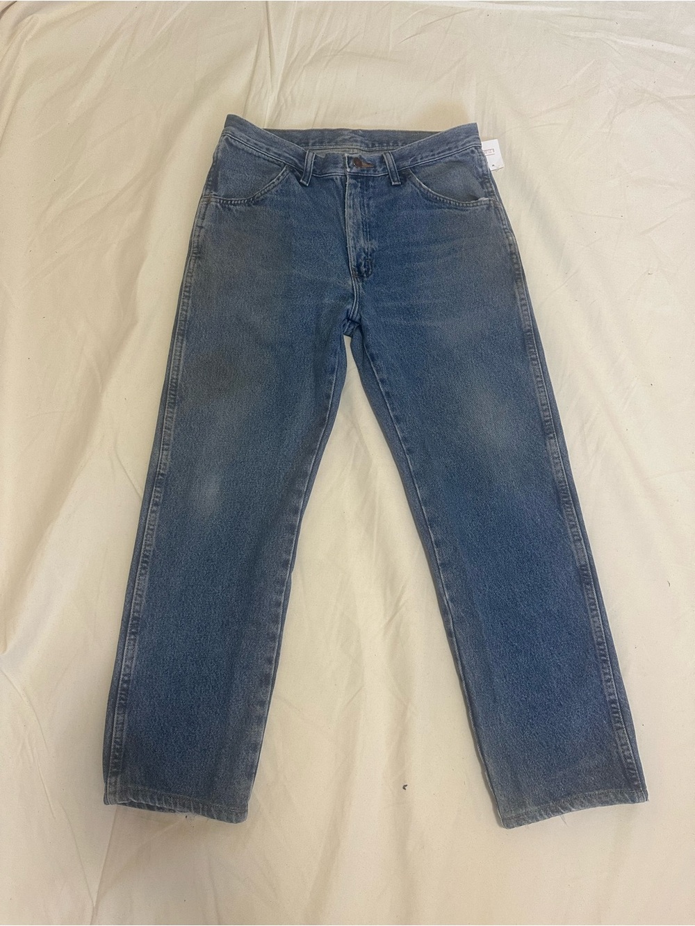 Rustler Classic Straight-Leg Jeans in Medium Blue. Size 32x30